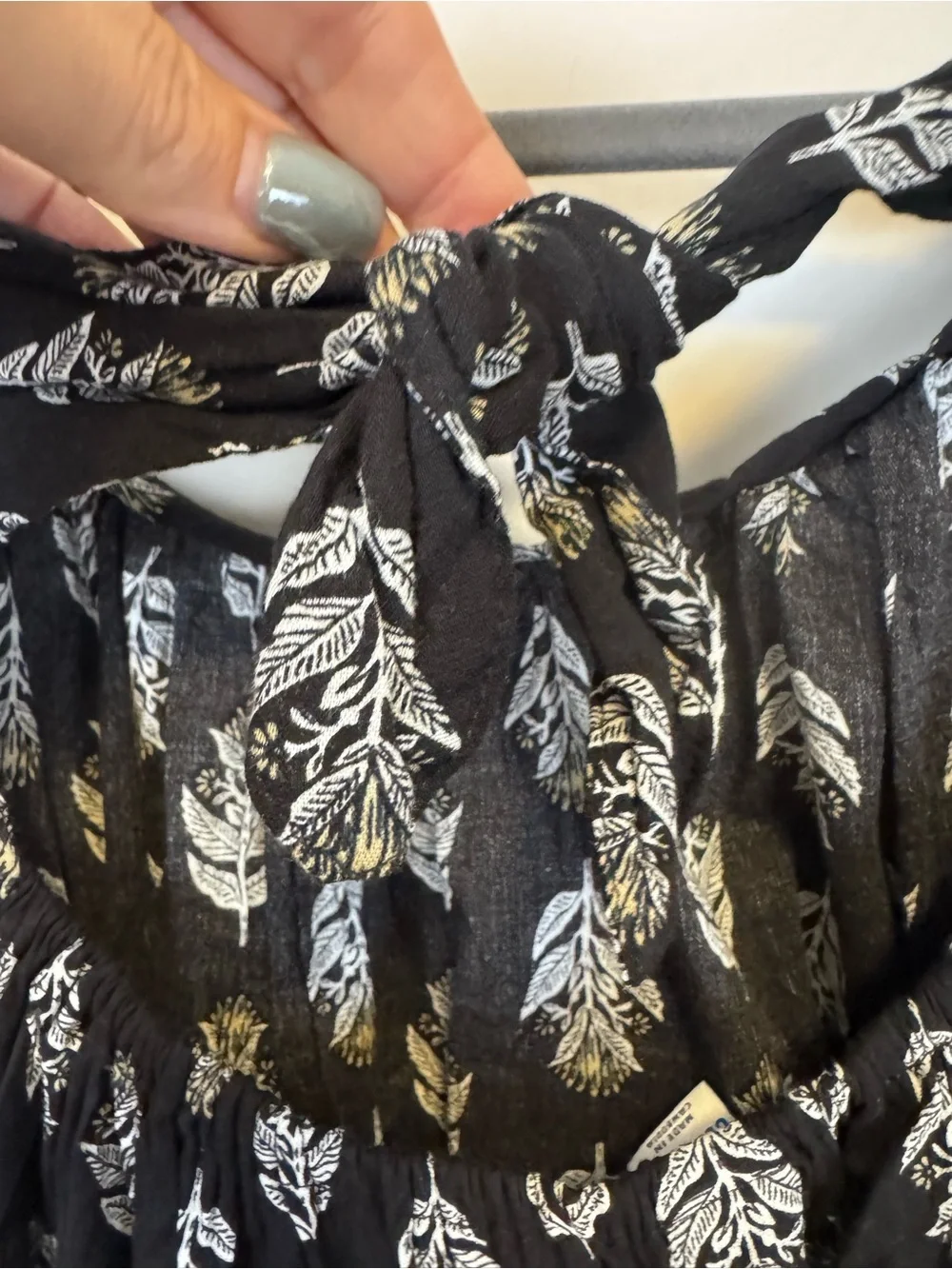 Old Navy Black Floral Puff Sleeve Tie Back Blouse Women’s XL Cottagecore